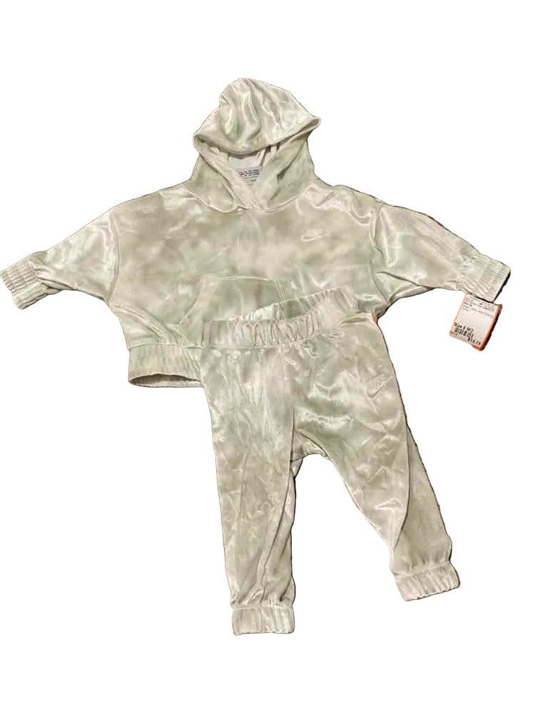 Nike (B) Green Infant Size 6 MO Girl's 2PC Athletic Pant Suit