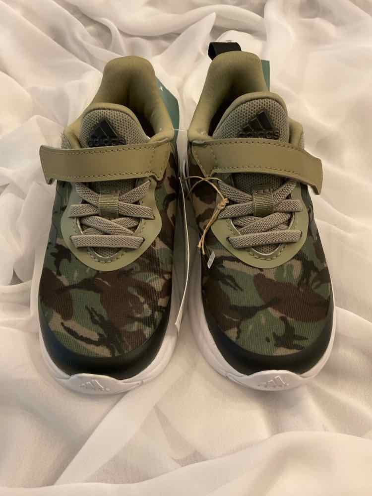Adidas (B) Camo Toddler Shoe Size 9 (Toddler) Athletic Shoes