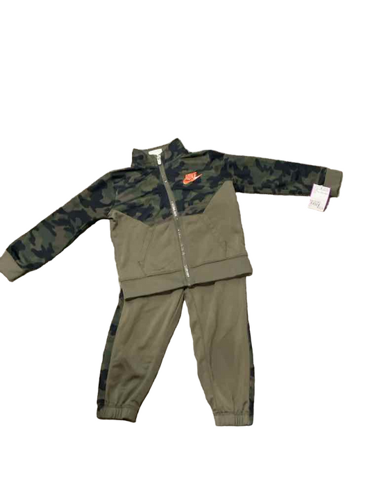 Nike (B) Camo Infant Size 24 MO Boy's 2PC Athletic Pant Suit