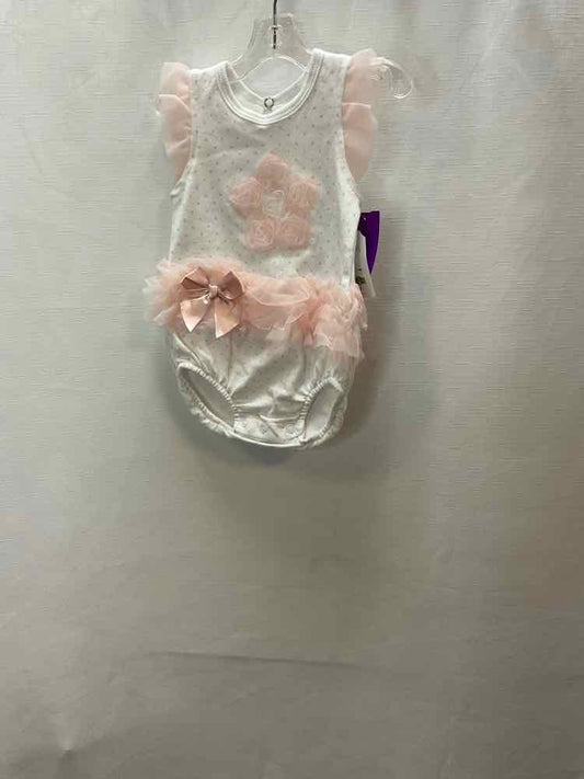 D Brand White Pink Infant Size 3-6 MO 1PC Casual