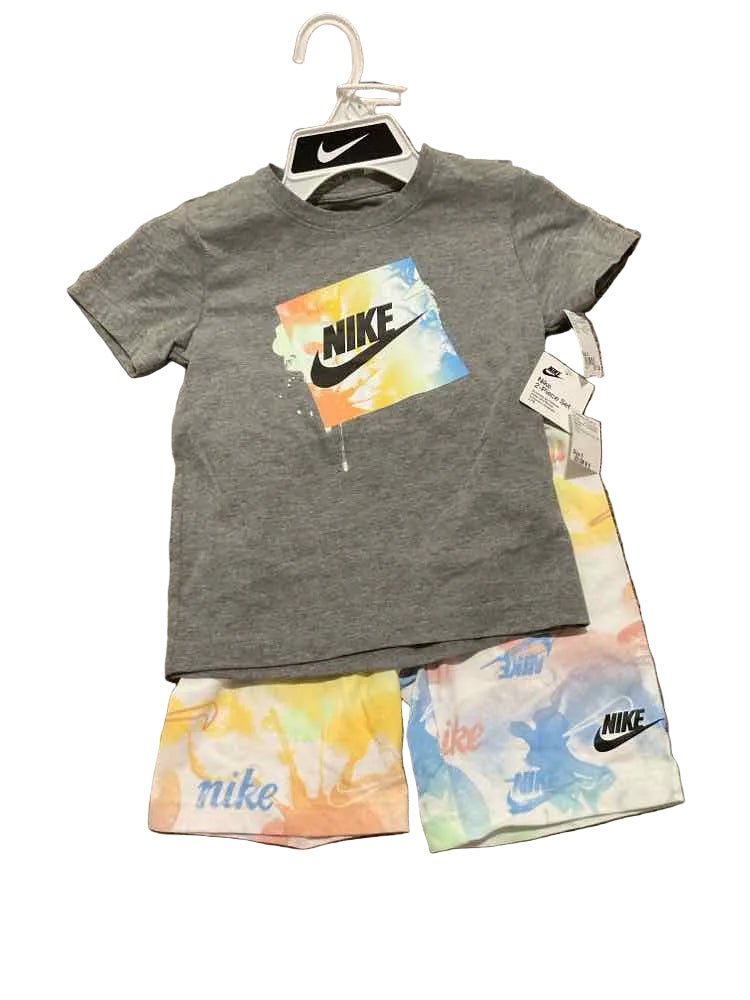 Nike (B) White Gray Youth Size 6 Boy's 2PCAthleticShortSuit