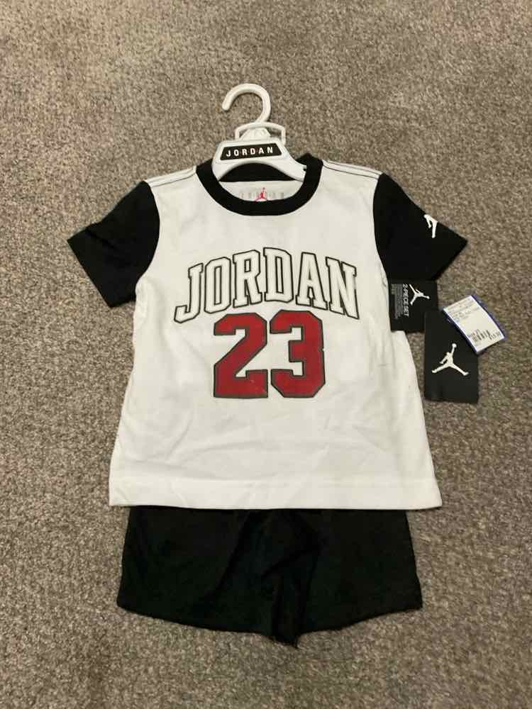 Jordan (B) White Black Toddler Size 2T Boy's 2PCAthleticShortSuit