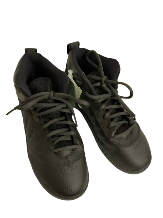 Jordan (B) Black Youth Shoe Size 2 (Youth) Athletic Shoes