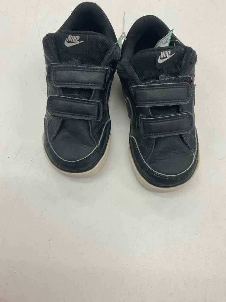 Nike (B) White Black Toddler Shoe Size 8 (Toddler) Casual Shoes