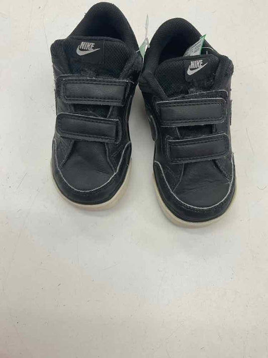 Nike (B) White Black Toddler Shoe Size 8 (Toddler) Casual Shoes