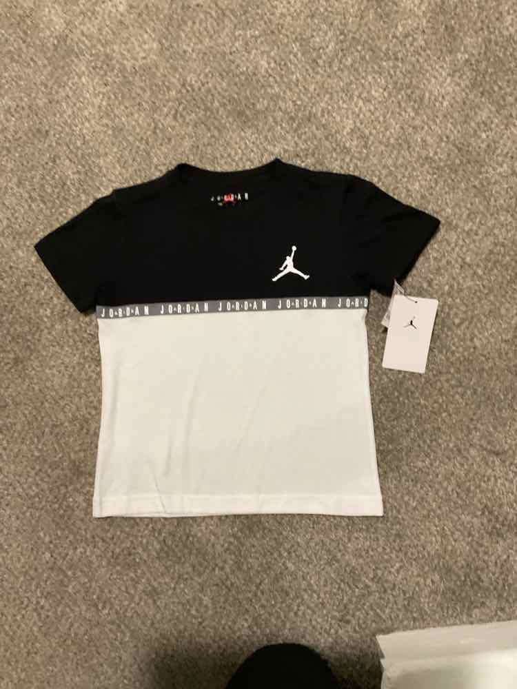Jordan (B) White Black Youth Size 7 Boy's AthleticTopSS