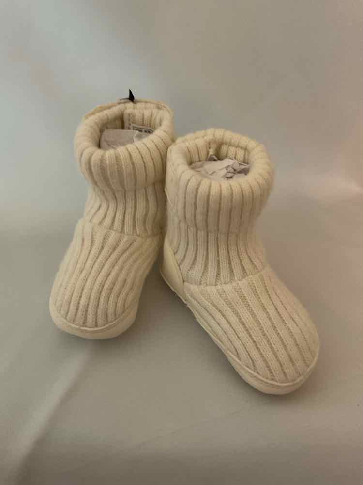 Ugg (AA) Cream Infant Shoe Size 2 (Infant) FashionBoots