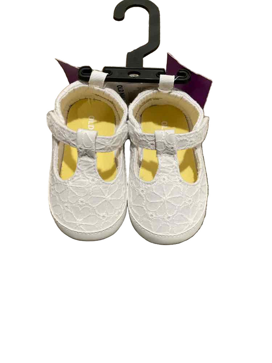 Old Navy (C) White Infant Shoe Size 3 (Infant) Girl's Casual Shoes