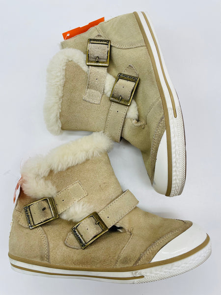 Youth Girls Bear claws Boots 4